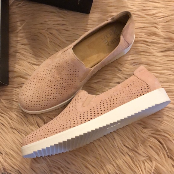 new Naturalizer Women's Bonnie Slip-ons Loafer - Picture 6 of 15